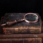 Accessoire de loupe ancienne, parfait pour les amateurs de curiosités