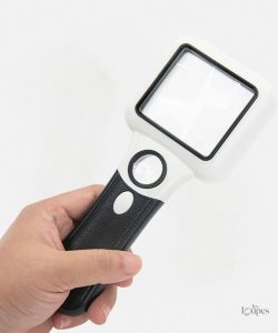 Outil d'agrandissement portable avec éclairage intégré