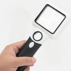 Outil d'agrandissement portable avec éclairage intégré