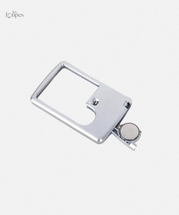 loupe-avec-lumiere-1 Loupe de poche avec lumière intégrée pour une meilleure visibilité