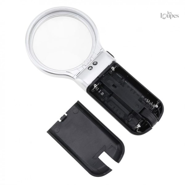 Vision agrandie avec cette loupe de lecture x5 compacte