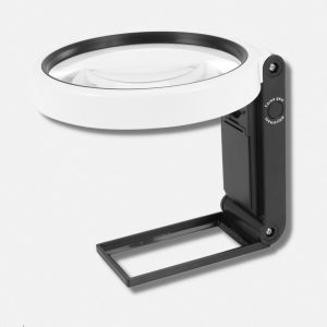 Loupe éclairante sur pied pour une lecture confortable