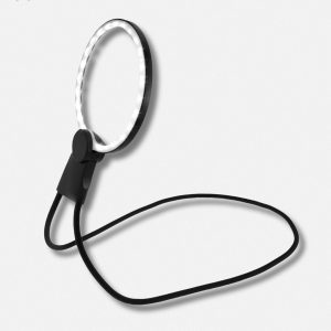 Loupe éclairée sur pied pour une lecture facilitée