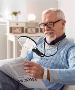 Loupe de lecture sur support, éclairage intégré pour confort visuel