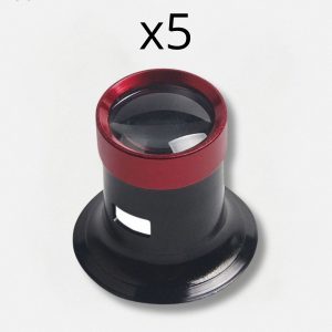 Loupe de bijoutier pour une observation précise des détails