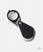 Loupe de poche pour examiner des pièces de monnaie