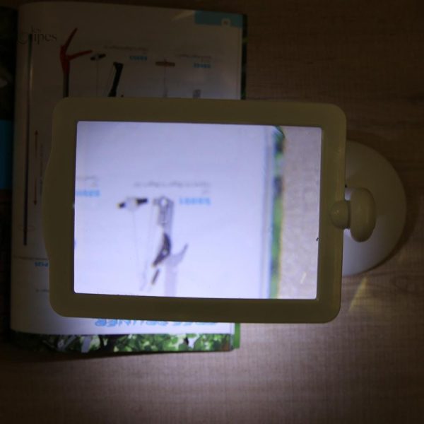 Loupe de lecture avec support pour un usage mains libres