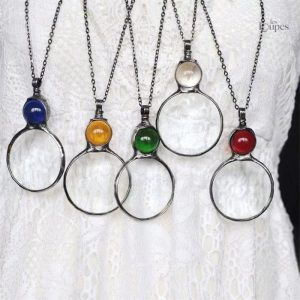 Loupe de poche en pendentif, design élégant et fonctionnel